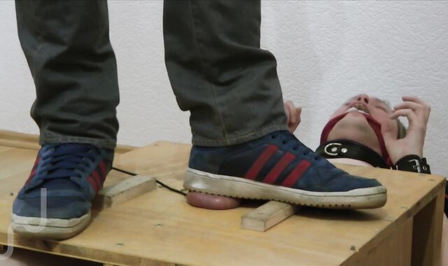 Eggs Stomping Makes uber-sexy Pancakes (sack Stomped In Cell, also Postcum)