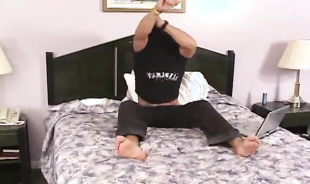 Stroke That Man meat: Sneaky Twunk Takes a Rail