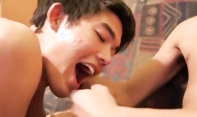 Japanese guy blow-job-service money-shot