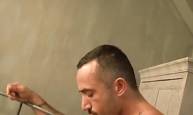 Roll Flop poke In bed