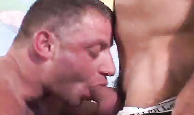 Jefe Y Empleado Montandoselo En La Oficina homo pornography homo fellows fag cum-shots swallow guy grizzly