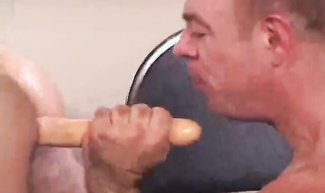 Jefe Y Empleado Montandoselo En La Oficina homo pornography homo fellows fag cum-shots swallow guy grizzly