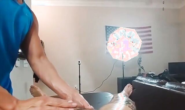 Hetero Tats Grizzly get hand-job