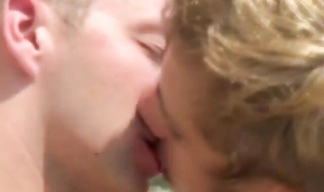 Tw-nks wazoo bang below The Sun