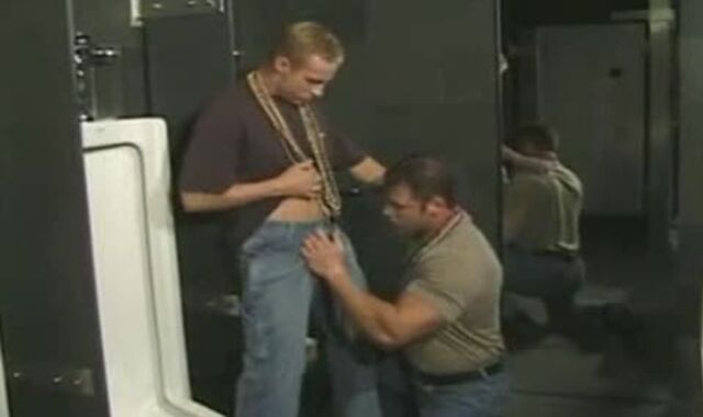 MARDIGRAS MENSROOM MUSCLE