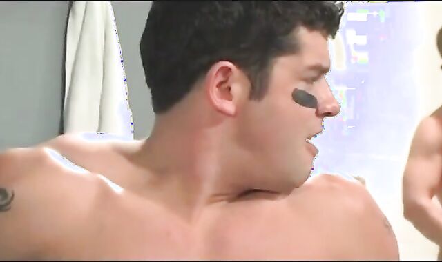 Locker Bedroom ten-Pounder