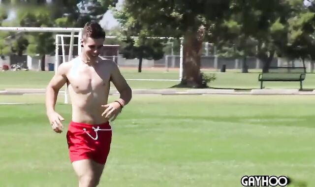 Skater nubile Kellan Hartmann Strokes His XXL beef whistle