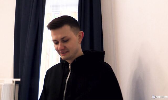 Czech Hunter: Stranger's Trimmed Bod Seduction