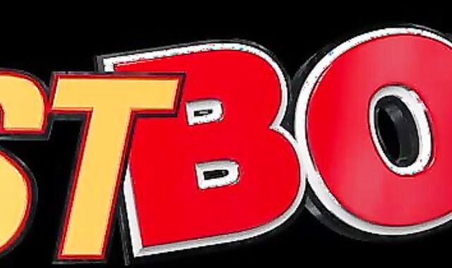 Lennox Lays it Naked on Web cam