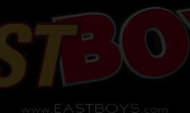 Lennox Lays it Naked on Web cam