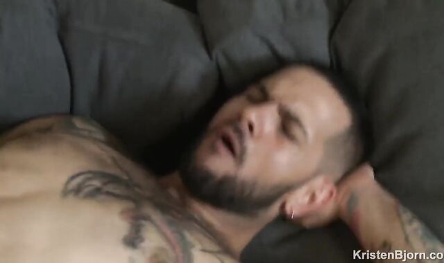 Bang-out Sunday (Bastian Karim bonks Aaron Caban)