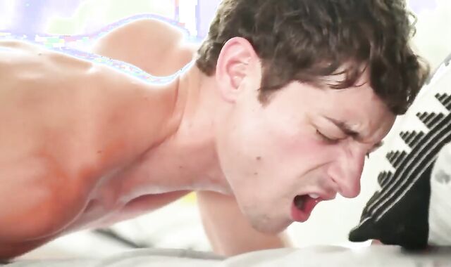 Justin Matthews romps Taylor Reign