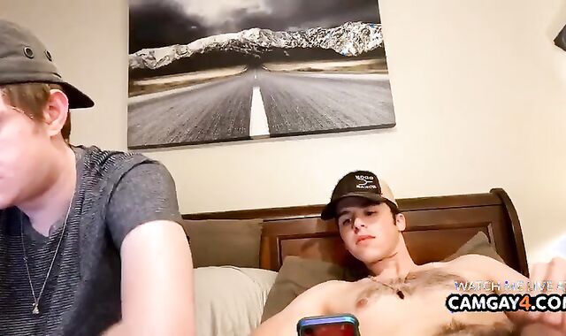 twink Demonstrating His shaggy caboose On The web cam