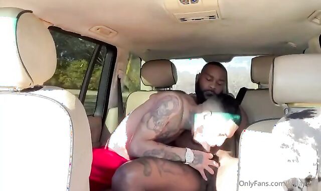 ebony dude inserting Latino biotch In Van
