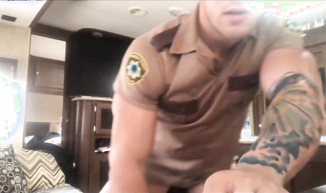 Firm tucking among bulky yankee cub