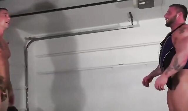 bulky Muscle Grapples jummy Skinny Muscle Bear