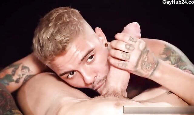 Tatted floozy gets Barebacked