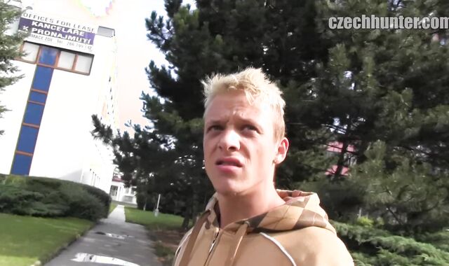 Czech Hunter: Screwing the Bimbo Gay-for-pay Face
