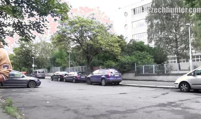 Czech Hunter: Screwing the Bimbo Gay-for-pay Face