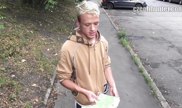 Czech Hunter: Screwing the Bimbo Gay-for-pay Face
