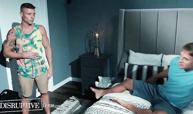 Gay-for-pay-masculines-set-up-to-plumb-on-dating-game-flash