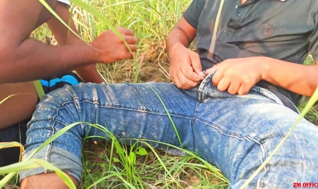 Bangladeshi teen guy's highly very first time fag hookup on Sugarcane fields | Open public place hook-up | ZM_OFFICIAL