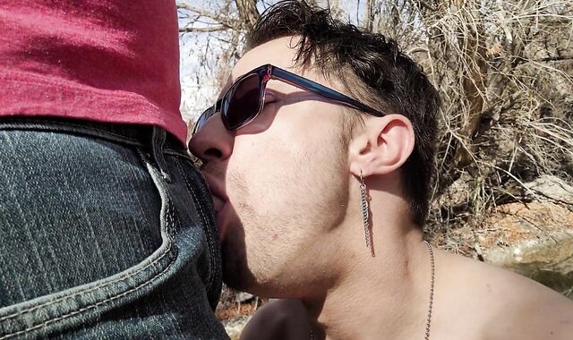 Ftm on a hike deep-throats meatpipe and gets humped humid internal jism-shot