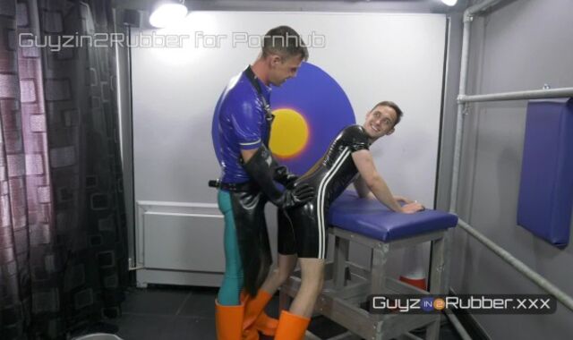 2 guys in lollipop-wringing shiny love glove & orange footwear; arse finger-kittling, jerking each other, fake spunk-pumps, butt licking