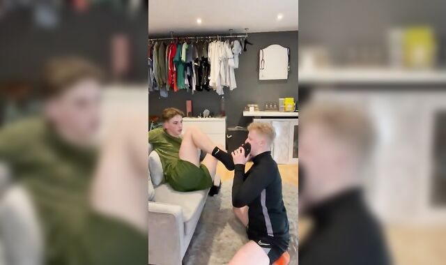 Twunk dominated by boyfriends feet