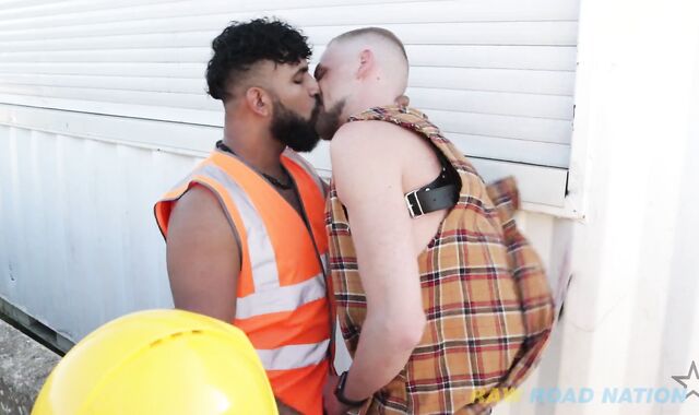 Fast cheeky outdoor barebacking