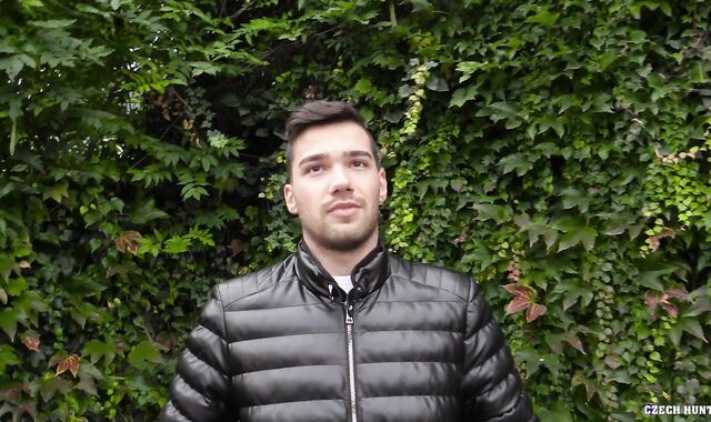 Czech Hunter: Spreading Arses in Prague