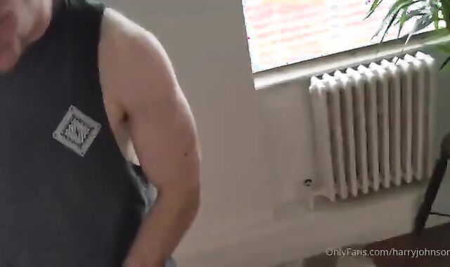 Muscle cockslut condom-free asslicking
