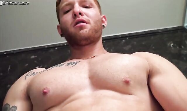 2 Roomies, One Bathtub – Jeremiah Cruze & Sage Roux