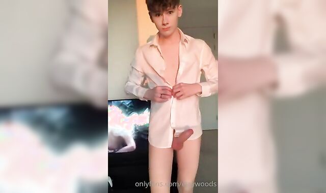 Solo Heat: Elijahs naughty & horny strip after a long day