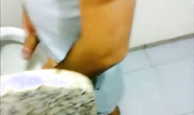 CRUISING PAJA EN EL BAÑO PUBLICO - PUBLIC HIDDEN.mp4