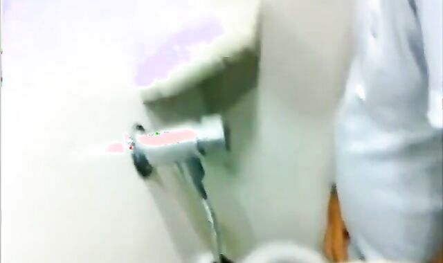 CRUISING PAJA EN EL BAÑO PUBLICO - PUBLIC HIDDEN.mp4