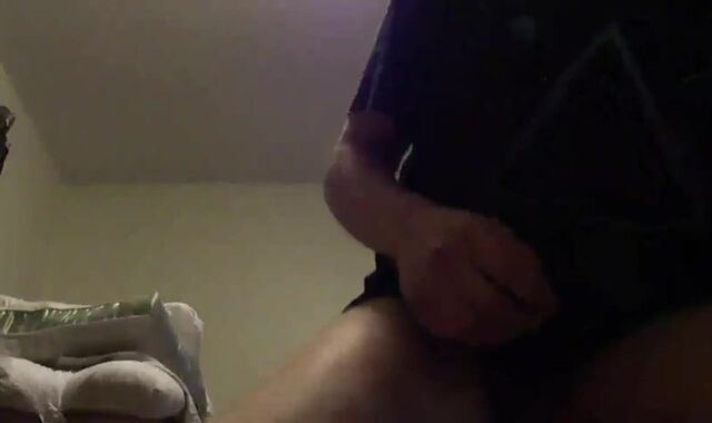 Amature: Bedroom Wank From Below