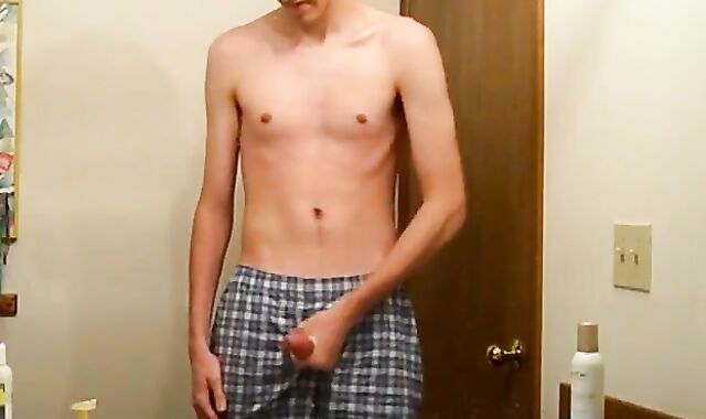 Amature: Cum Spray In Bathroom Twink
