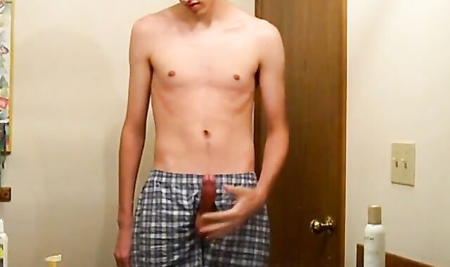 Amature: Cum Spray In Bathroom Twink