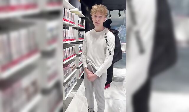 Amature: Public boner,
