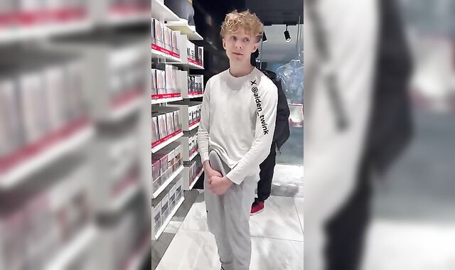 Amature: Public boner,
