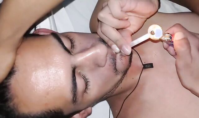 Fumando cristal y mamando verga