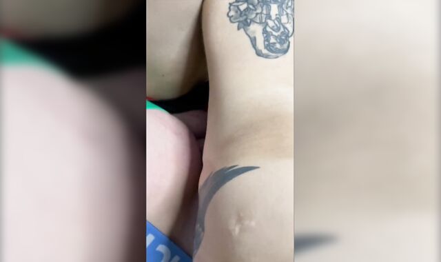 Выебали узкую жопу пассива в два члена одновременно