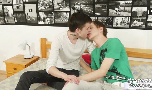 SOUTHERNSTROKES Youngsters Vitali Kutcher And Corey Law No Enjoy Mitten