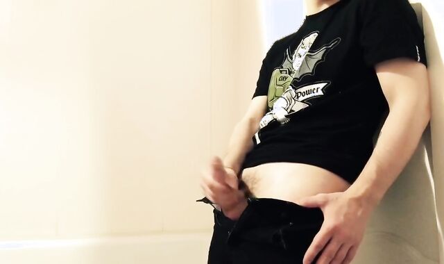 Russian boy masturbates off and pops a slew of in the douche