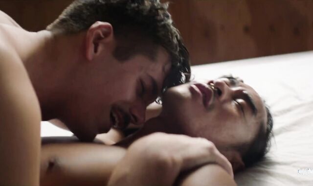 Vocal Bottom & Wolf Have Voyeuristic Pound-Jamboree Without A Rubber