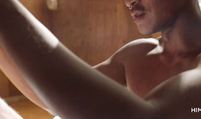 Vocal Bottom & Wolf Have Voyeuristic Pound-Jamboree Without A Rubber