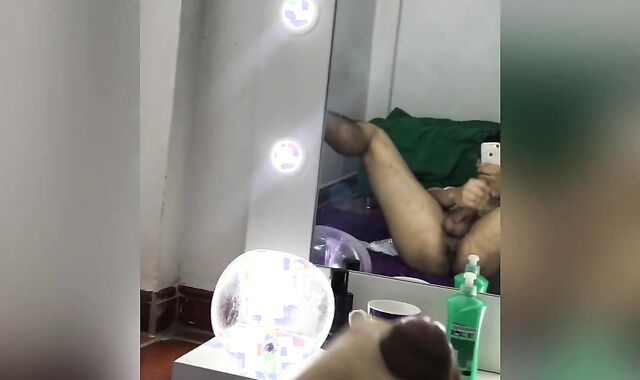 una rica paja después de llegar a casa sudado