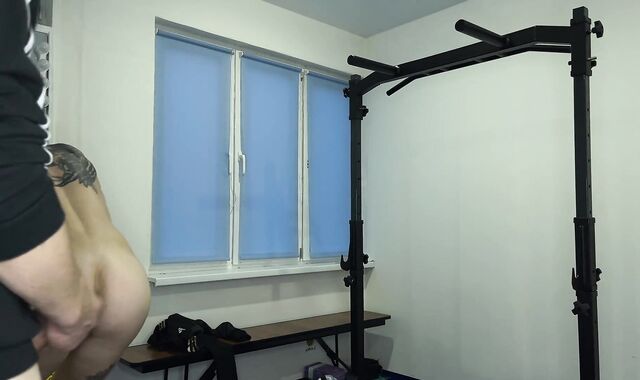 Trainer porked a youthful guy right on a strength rack sans rubber and jism in his throat