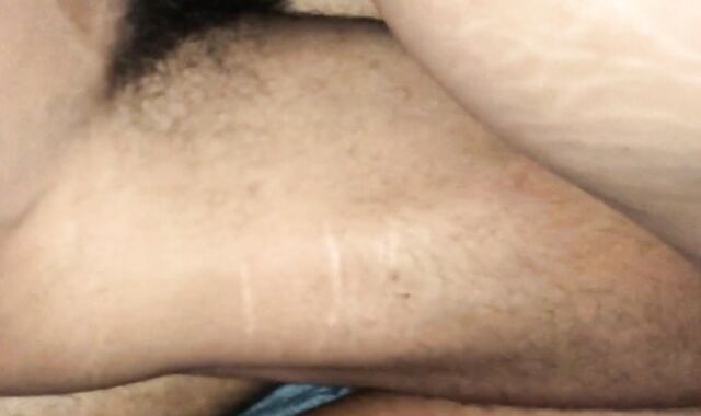 Sexo a trio: Fudendo o namorado com outro macho